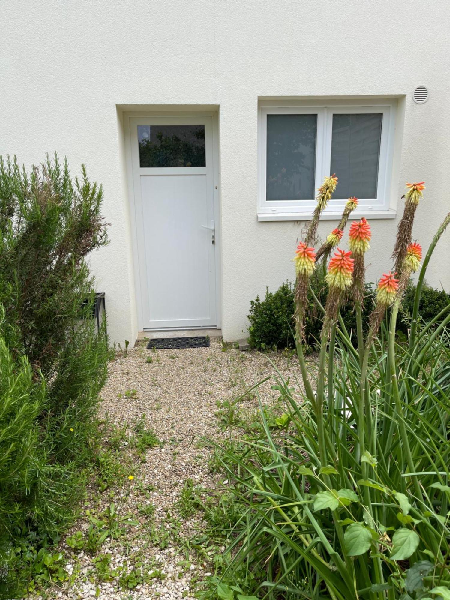 Beau Studio Equipe - Calme Et Confortable Bourg-en-Bresse Exterior foto